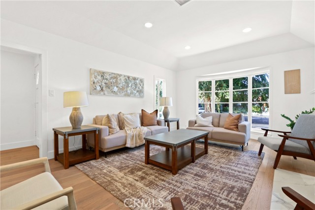 Detail Gallery Image 5 of 24 For 3800 Virginia Rd, Los Angeles,  CA 90008 - 3 Beds | 2/1 Baths