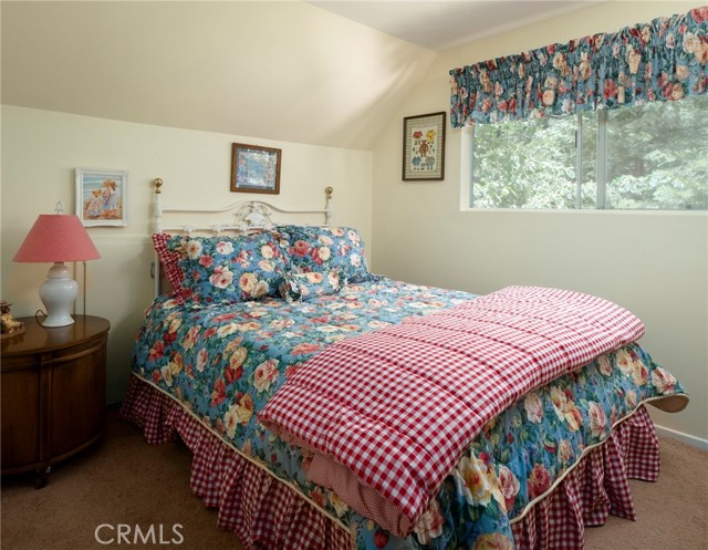 377 Hillside Road, Lake Arrowhead, California 92352, 3 Bedrooms Bedrooms, ,2 BathroomsBathrooms,Single Family Residence,For Sale,Hillside,EV24137550