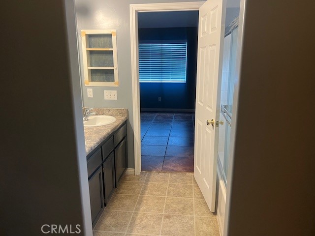 Detail Gallery Image 9 of 19 For 603 Calle Del Sol, Bakersfield,  CA 93307 - 4 Beds | 2 Baths