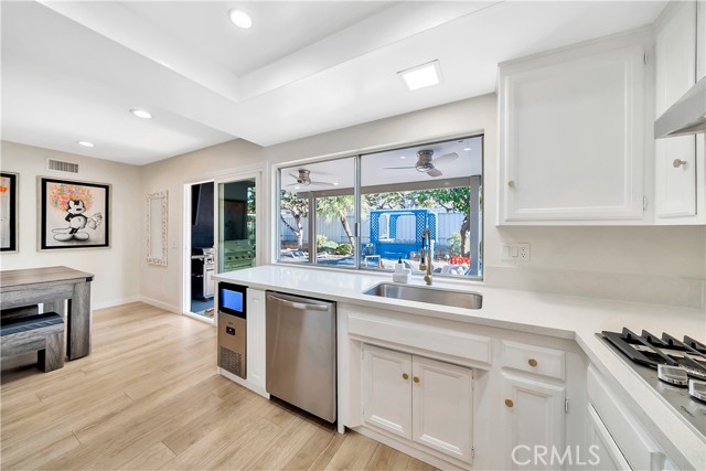 Detail Gallery Image 10 of 44 For 2809 Olive Ln, Santa Ana,  CA 92706 - 4 Beds | 2 Baths
