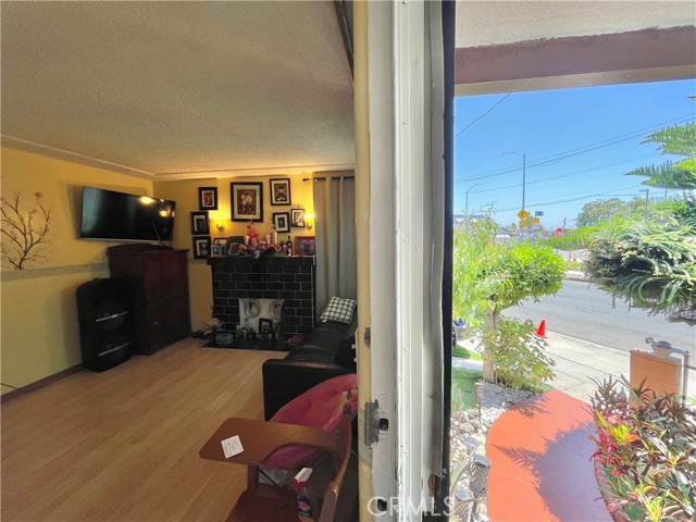 Detail Gallery Image 8 of 27 For 2609 Hyde Park Bld, Los Angeles,  CA 90043 - 2 Beds | 1 Baths