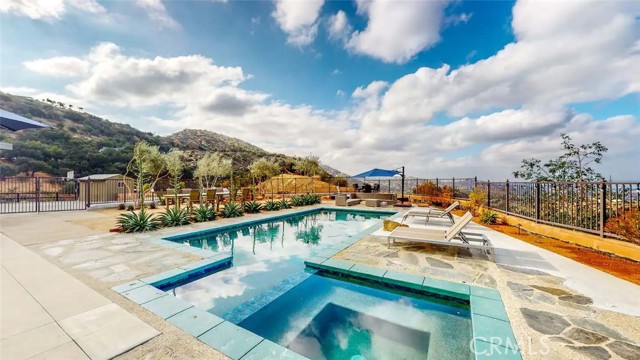 Detail Gallery Image 3 of 36 For 7300 Santa Susana Pass Rd, Simi Valley,  CA 93063 - 3 Beds | 2/1 Baths
