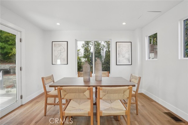 2501 N Poinsettia Avenue, Manhattan Beach CA: https://media.crmls.org/medias/d2e3f2fc-2923-406a-9fd5-02e15682594e.jpg