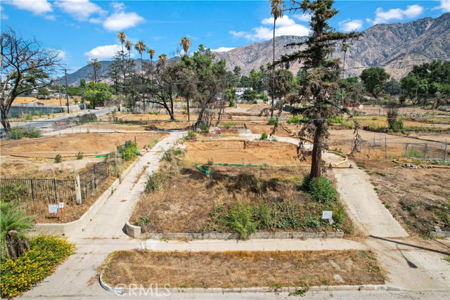 1091 E Mariposa Street, Altadena CA: https://media.crmls.org/medias/d2e4ef96-df11-48b1-b801-d78ef26b7f23.jpg