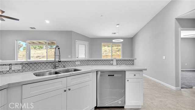 Detail Gallery Image 18 of 56 For 17995 Lilac St, Hesperia,  CA 92345 - 4 Beds | 2/1 Baths