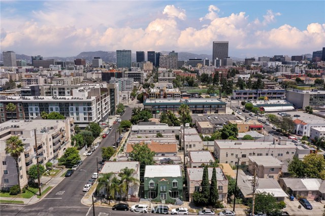 2945 W 11th Street, Los Angeles CA: https://media.crmls.org/medias/d2e58b60-6939-4f46-aa6b-5284787e2f1c.jpg