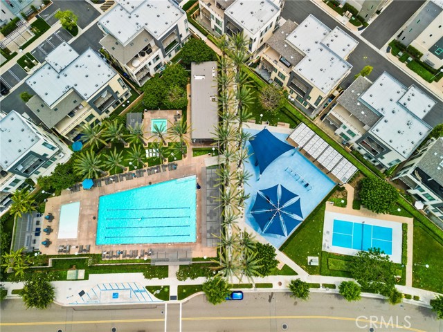 31 Soho, Irvine CA: https://media.crmls.org/medias/d2e72860-1cbb-42e0-a1b0-bdde8773cdc7.jpg