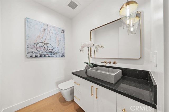 5945 Hesperia Avenue, Encino CA: https://media.crmls.org/medias/d2e74956-d07d-4d95-84b4-f1e7eae4f9c6.jpg