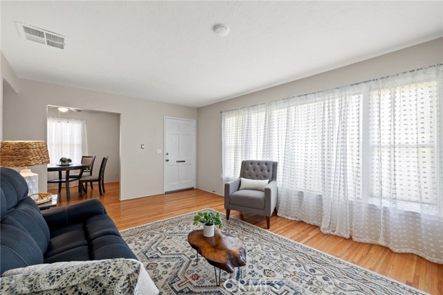 2702 Worthington Avenue, Bakersfield CA: https://media.crmls.org/medias/d2e762bf-cc3c-4b91-9026-93541e29fc39.jpg