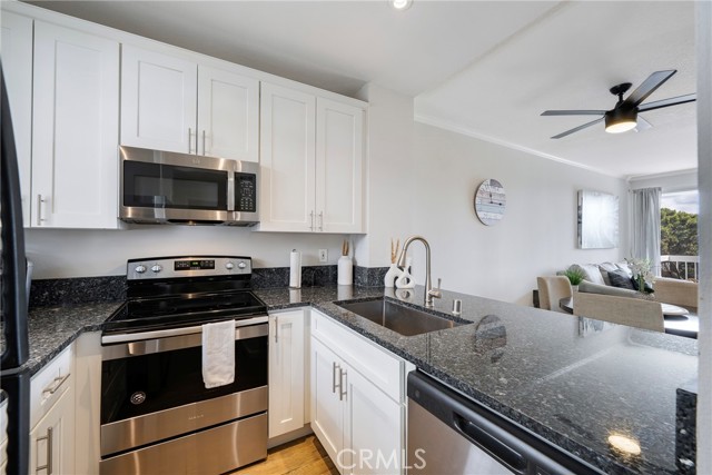 Detail Gallery Image 4 of 57 For 20301 Bluffside Circle #315,  Huntington Beach,  CA 92646 - 1 Beds | 1 Baths