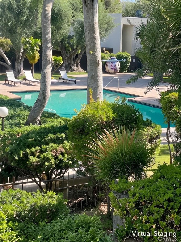https://media.crmls.org/medias/d2e7b66d-7779-4cc9-8d0e-8f749f8c3827.jpg?preset=X-Large