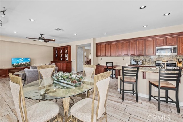 Detail Gallery Image 15 of 28 For 27109 Woodglen Ln, Moreno Valley,  CA 92555 - 4 Beds | 3 Baths
