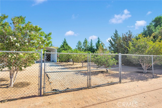 14908 Dakota Road, Apple Valley CA: https://media.crmls.org/medias/d2e7e4cf-e289-4bdb-844d-e8845547e5f4.jpg
