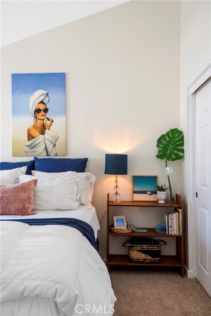 2nd bedroom also has a high ceiling