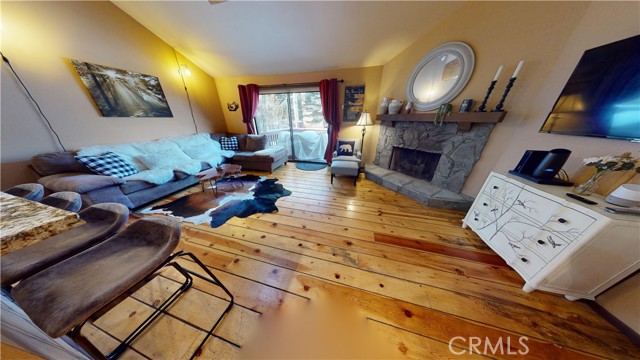 Detail Gallery Image 14 of 27 For 755 Cienega Rd #B,  Big Bear Lake,  CA 92315 - 3 Beds | 2 Baths