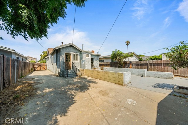 122 E 83rd Street, Los Angeles CA: https://media.crmls.org/medias/d2ea1ff1-d4a8-474d-ae99-7b4154e493d6.jpg