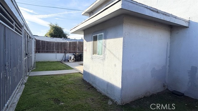 Detail Gallery Image 8 of 12 For 687 W 17th, San Bernardino,  CA 92405 - – Beds | – Baths