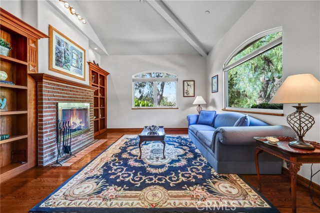 10345 McBroom Street, Sunland CA: https://media.crmls.org/medias/d2eb293d-f622-4b7b-89ad-0747f96ae888.jpg