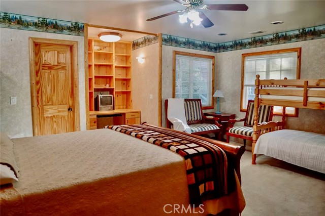 Detail Gallery Image 4 of 19 For 336 W Sherwood, Big Bear City,  CA 92314 - 4 Beds | 3 Baths