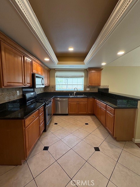 Detail Gallery Image 5 of 14 For 2124 Winterwood Dr, Fullerton,  CA 92833 - 4 Beds | 2 Baths