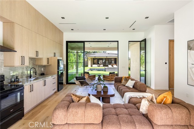 Detail Gallery Image 55 of 72 For 11826 Kling St, Valley Village,  CA 91607 - 6 Beds | 5/1 Baths