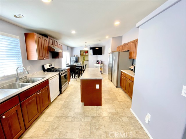 Detail Gallery Image 12 of 36 For 1212 W Pottery St, Lake Elsinore,  CA 92530 - 3 Beds | 2 Baths