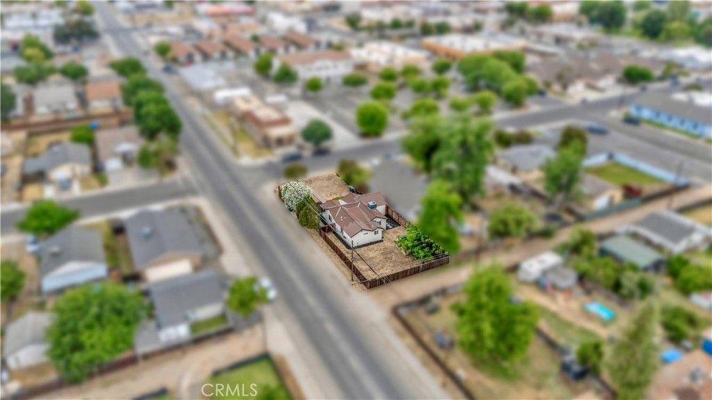 https://media.crmls.org/medias/d2ed998b-f57b-471c-96d9-6445718ac72e.jpg?preset=X-Large