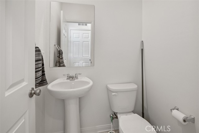 Detail Gallery Image 9 of 17 For 784 N Ethan Way, Anaheim,  CA 92805 - 2 Beds | 2/1 Baths