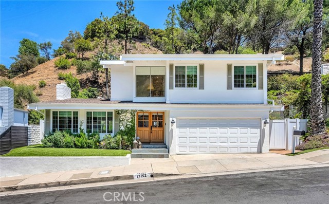17152 Escalon Drive, Encino CA: https://media.crmls.org/medias/d2eebcdc-c3af-4363-b820-f4b6da98c95e.jpg