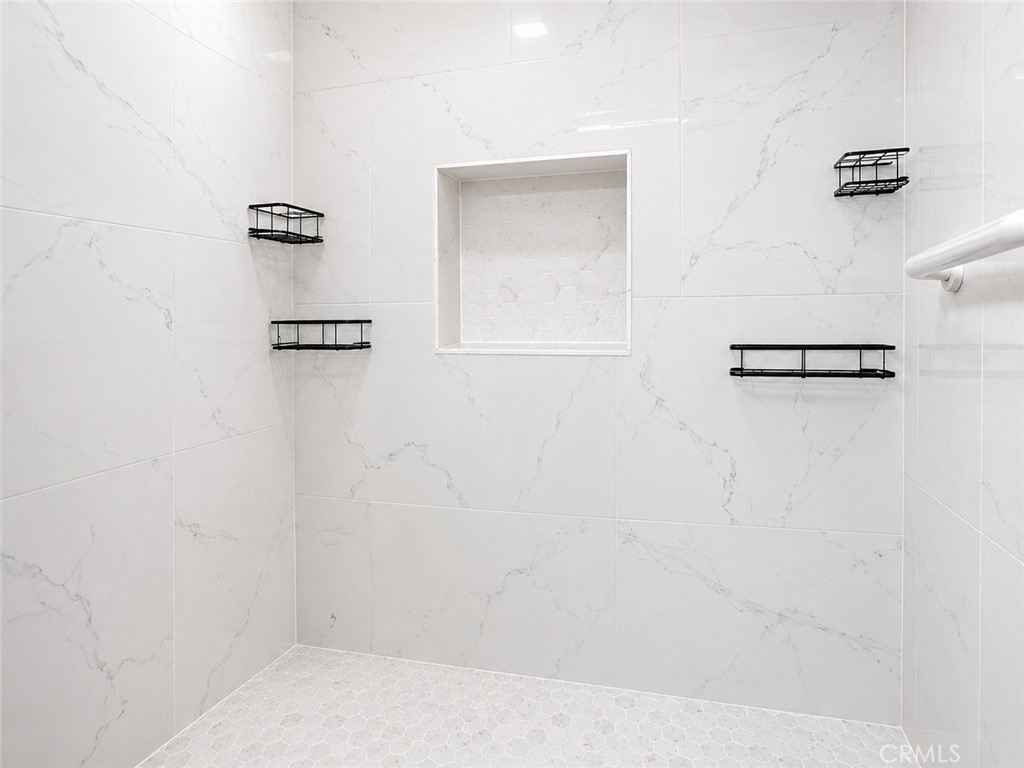 https://media.crmls.org/medias/d2eecf3d-82d1-4100-94c3-cd943c7081b9.jpg?preset=X-Large