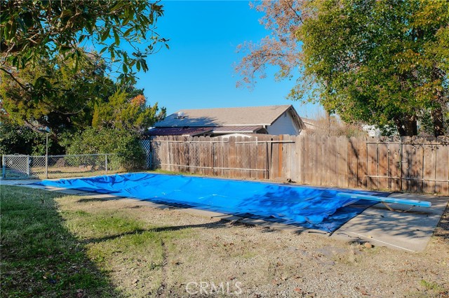 Detail Gallery Image 4 of 18 For 1154 Woodland Ter, Redding,  CA 96002 - 3 Beds | 2 Baths