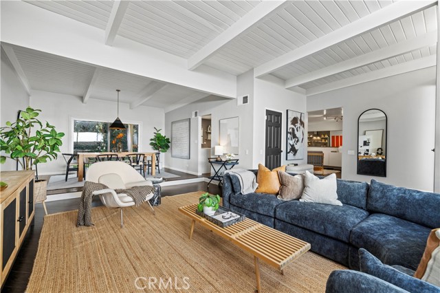 Detail Gallery Image 9 of 55 For 21206 Merridy St, Chatsworth,  CA 91311 - 4 Beds | 3 Baths