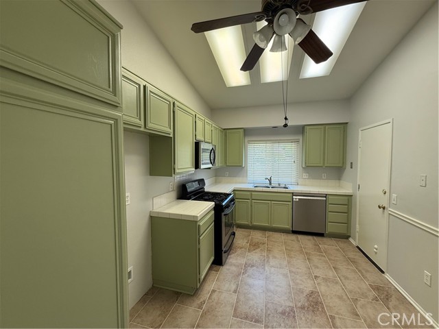 6410 Kettle Peak Place, Rancho Cucamonga CA: https://media.crmls.org/medias/d2effbff-0420-4e14-b1ba-2834570471b7.jpg