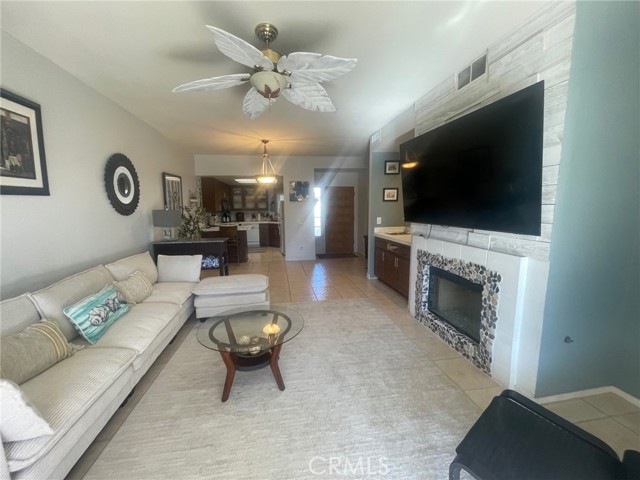 Image 5 of 57 For 43756 Avenida Alicante