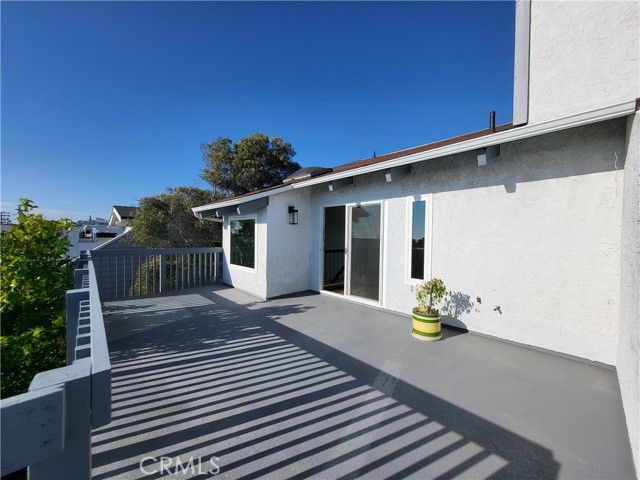 Detail Gallery Image 7 of 39 For 161 Monterey Bld a,  Hermosa Beach,  CA 90254 - 3 Beds | 2/1 Baths