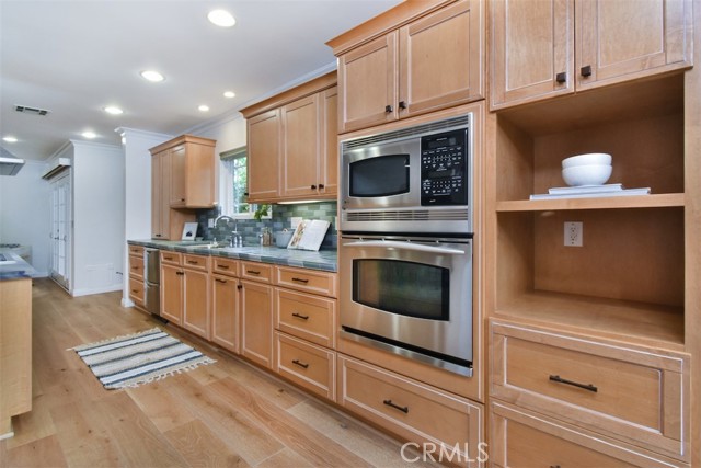 Detail Gallery Image 29 of 49 For 10620 Landale St #1,  Toluca Lake,  CA 91602 - 2 Beds | 2 Baths