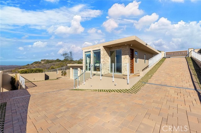 3355 Alta Laguna Boulevard, Laguna Beach CA: https://media.crmls.org/medias/d2f11d00-2816-4605-ac32-7bdb69ea0e0c.jpg
