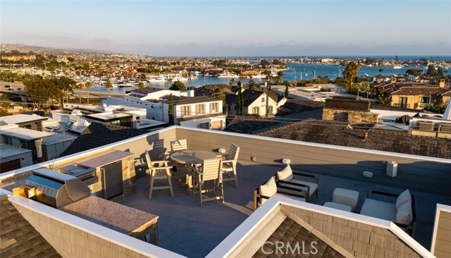 Detail Gallery Image 61 of 69 For 125 Kings Pl, Newport Beach,  CA 92663 - 5 Beds | 6/1 Baths