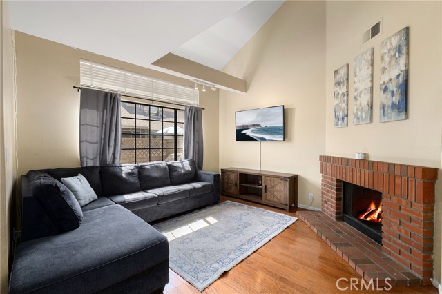 Detail Gallery Image 5 of 31 For 1850 W Falmouth Ave #1,  Anaheim,  CA 92801 - 2 Beds | 2/1 Baths