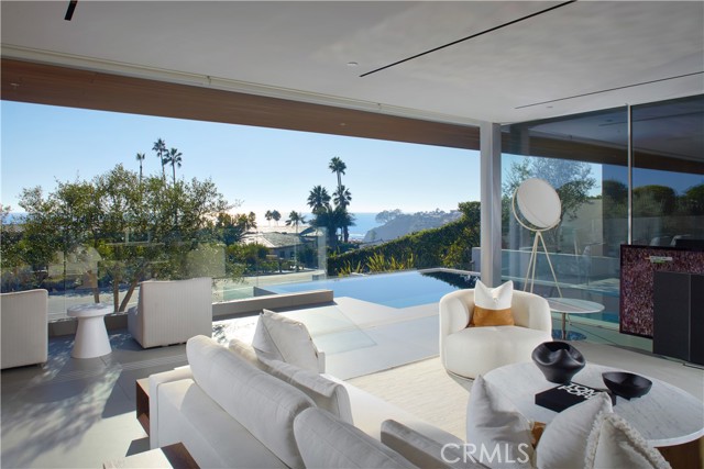 2460 Monaco Drive, Laguna Beach CA: https://media.crmls.org/medias/d2f21150-f957-42b3-9747-a17b7f70aed9.jpg