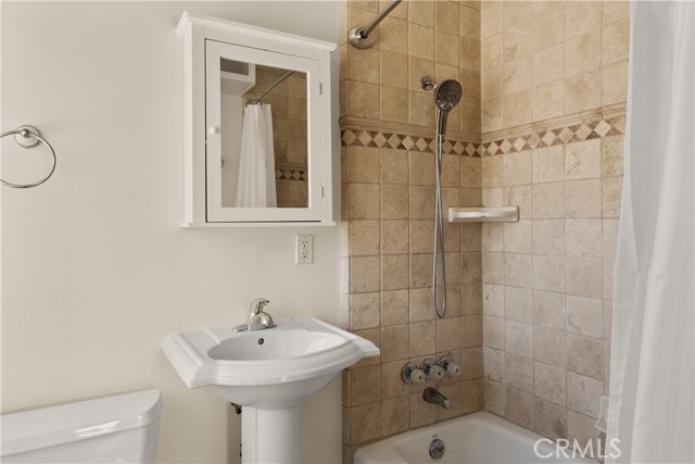 Detail Gallery Image 30 of 66 For 406 N Fairview, Burbank,  CA 91505 - 5 Beds | 4/1 Baths