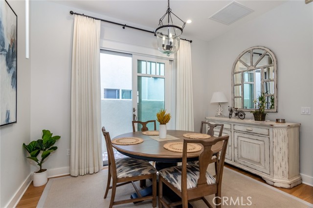 Detail Gallery Image 15 of 33 For 162 Pomona Ave, Long Beach,  CA 90803 - 2 Beds | 2 Baths