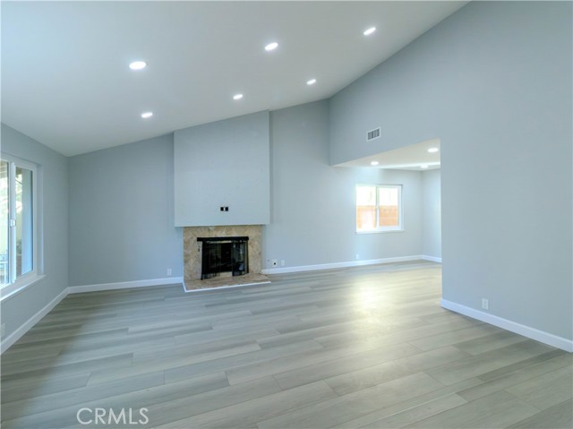 Detail Gallery Image 4 of 29 For 518 W Alpine, Santa Ana,  CA 92707 - 5 Beds | 3 Baths