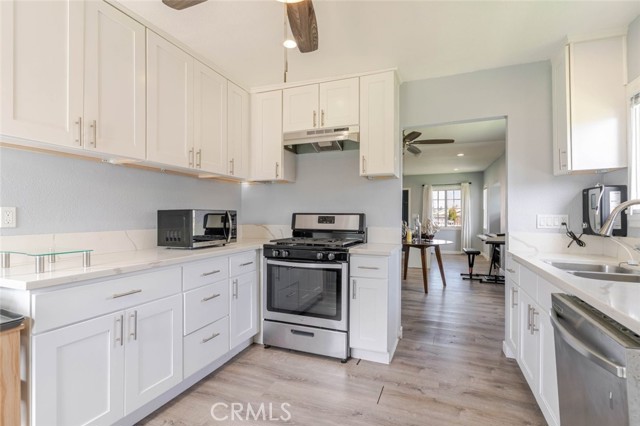 Detail Gallery Image 11 of 28 For 1100 W 103rd St, Los Angeles,  CA 90044 - 2 Beds | 1 Baths