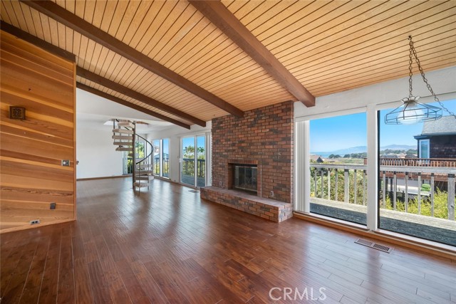 373 Bristol Street, Cambria CA: https://media.crmls.org/medias/d2f4683d-ab6f-4386-b7c5-abbeef4344c7.jpg
