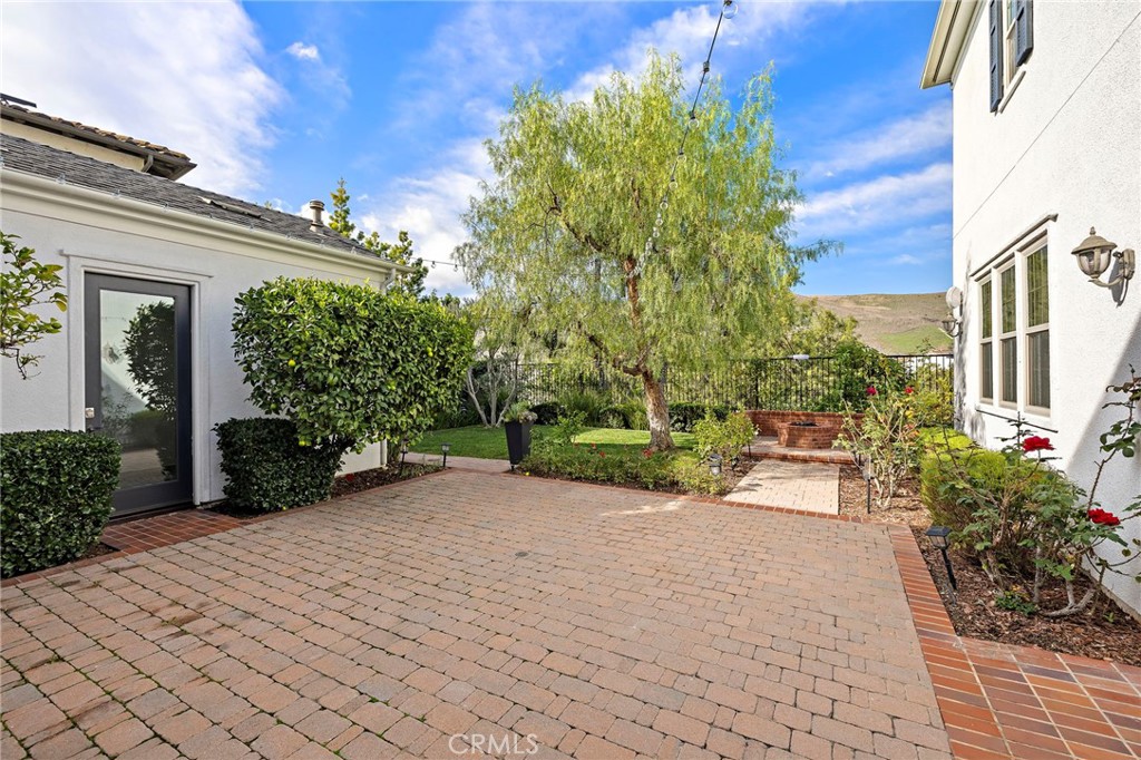 MLS #OC25270538 image #4