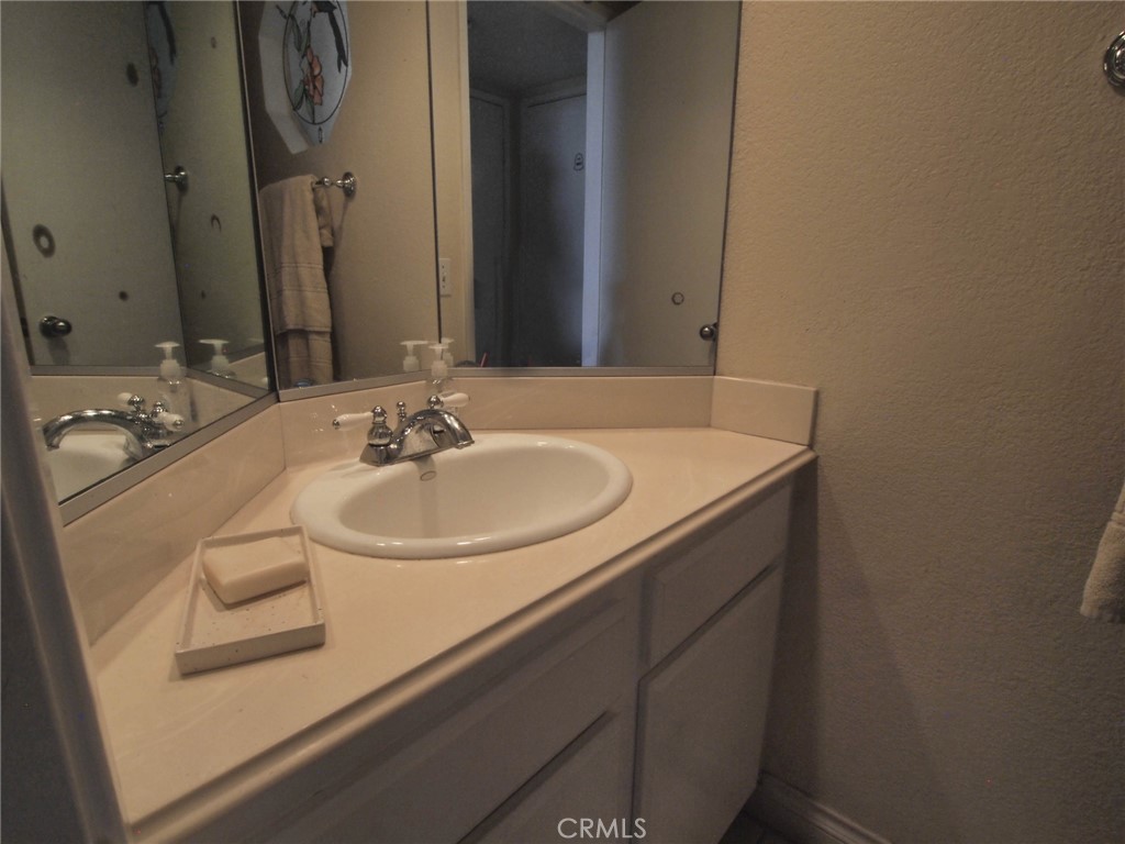https://media.crmls.org/medias/d2f489a5-ea03-4a77-96b9-fbcb4d7d7acb.jpg?preset=X-Large