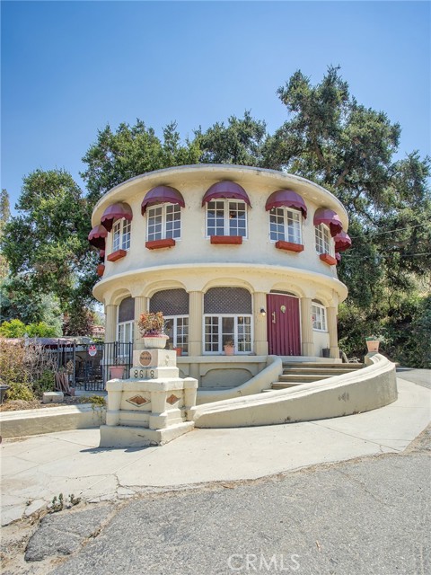 8618 La Tuna Canyon Road, Sun Valley CA: https://media.crmls.org/medias/d2f4a1ab-164e-425f-9851-3fcd193085a4.jpg