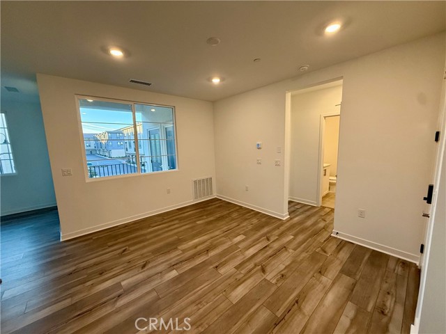 Detail Gallery Image 2 of 22 For 6114 Valentina Way #202,  Corona,  CA 92880 - 2 Beds | 2 Baths