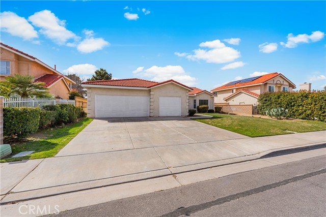 Detail Gallery Image 4 of 39 For 43453 Tali St, Lancaster,  CA 93535 - 3 Beds | 3 Baths